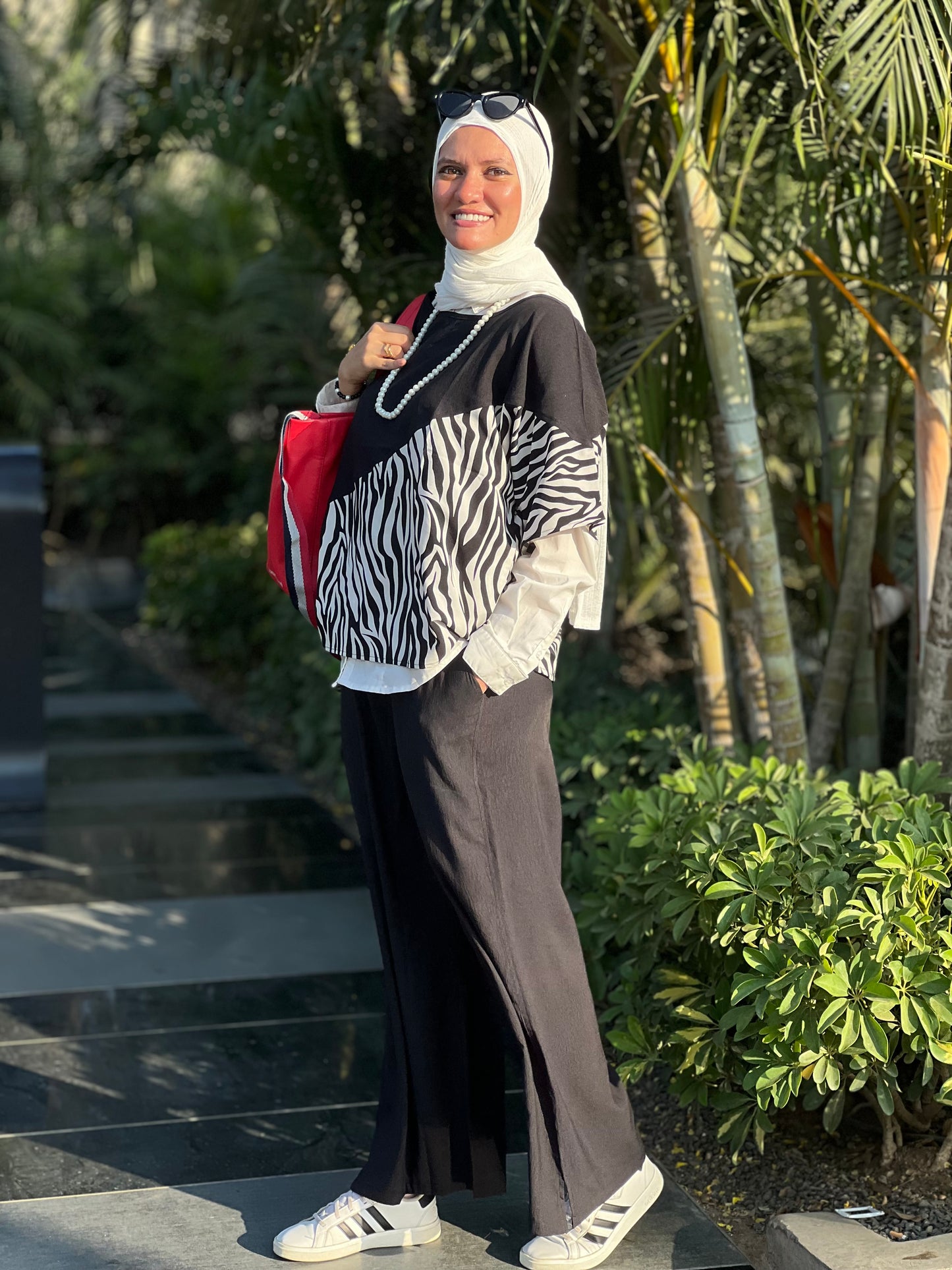 Black asymmetric set