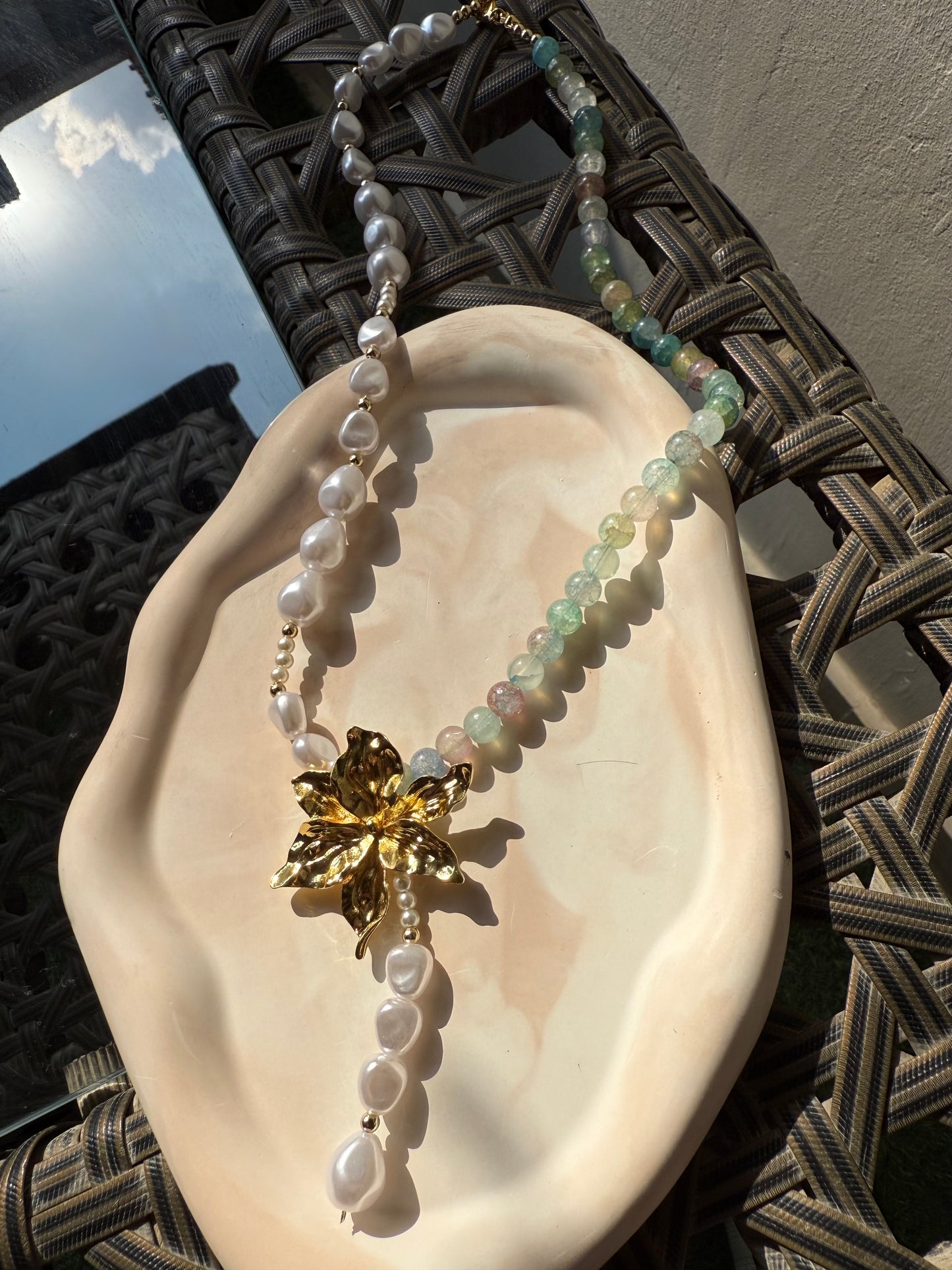 Aqiq & Pearls Flower Necklace