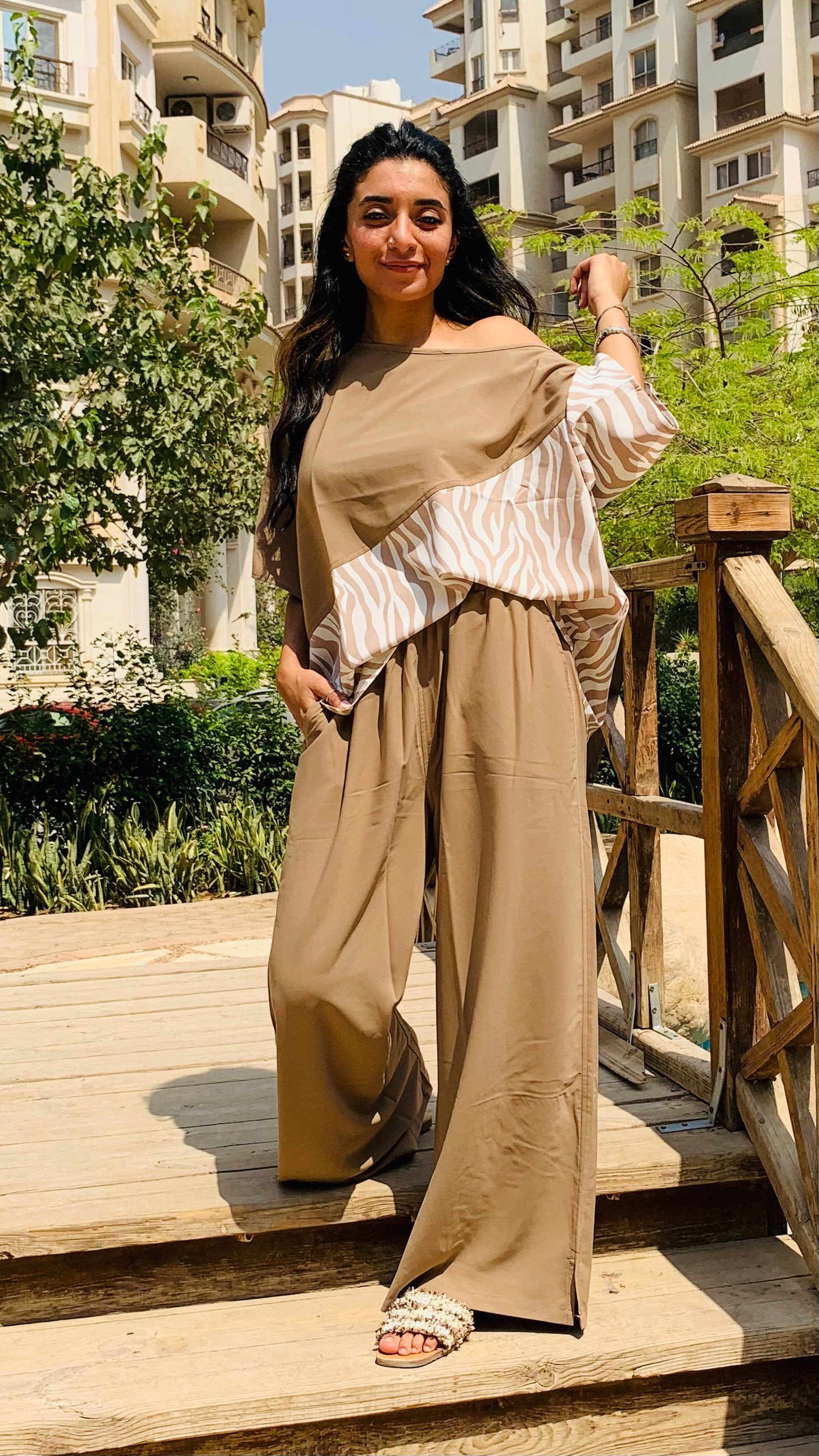 Beige asymmetric set