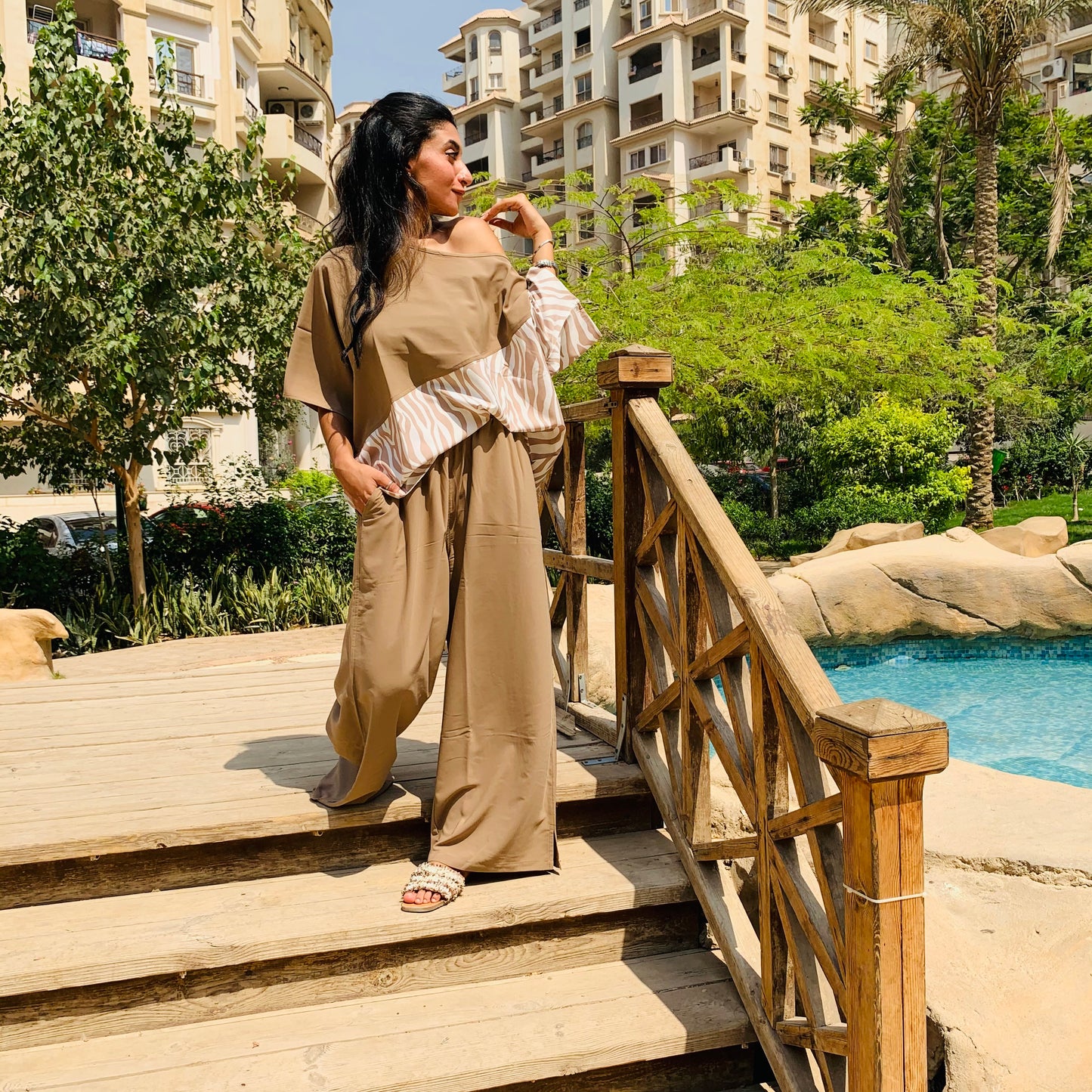 Beige asymmetric set