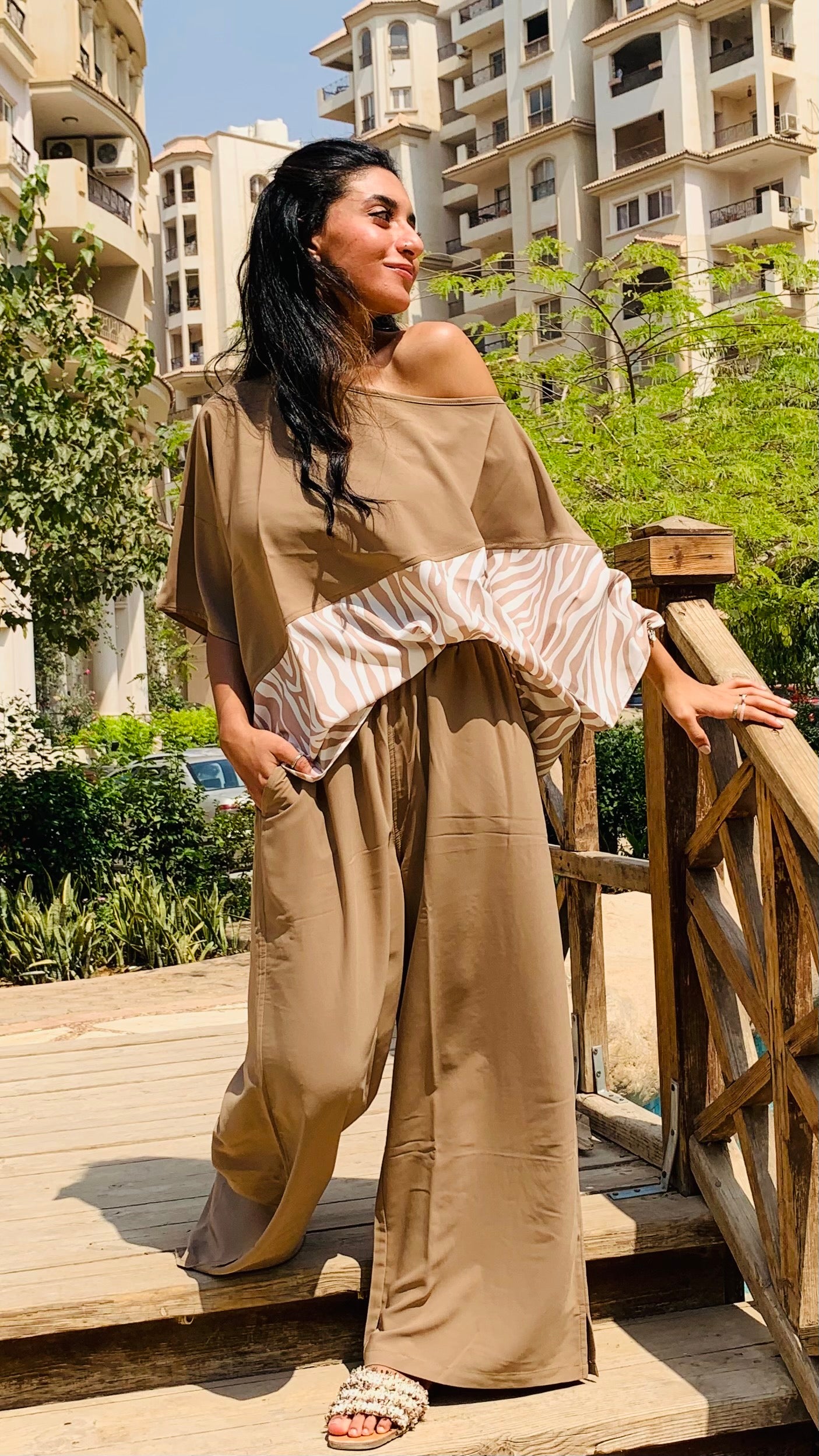 Beige asymmetric set
